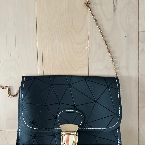 SHEIN Black and Gold Crossbody Purse - Picture 2 of 4